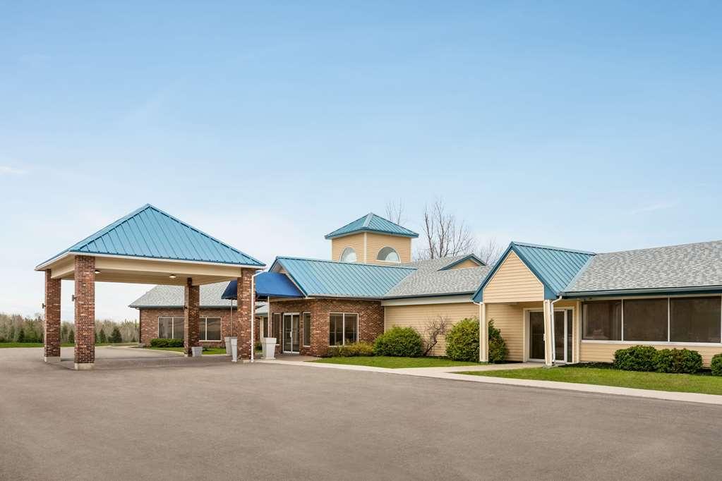 Days Inn & Suites By Wyndham Moncton Eksteriør billede