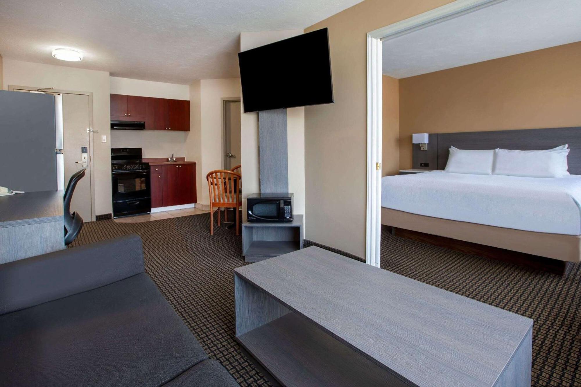 Days Inn & Suites By Wyndham Moncton Eksteriør billede