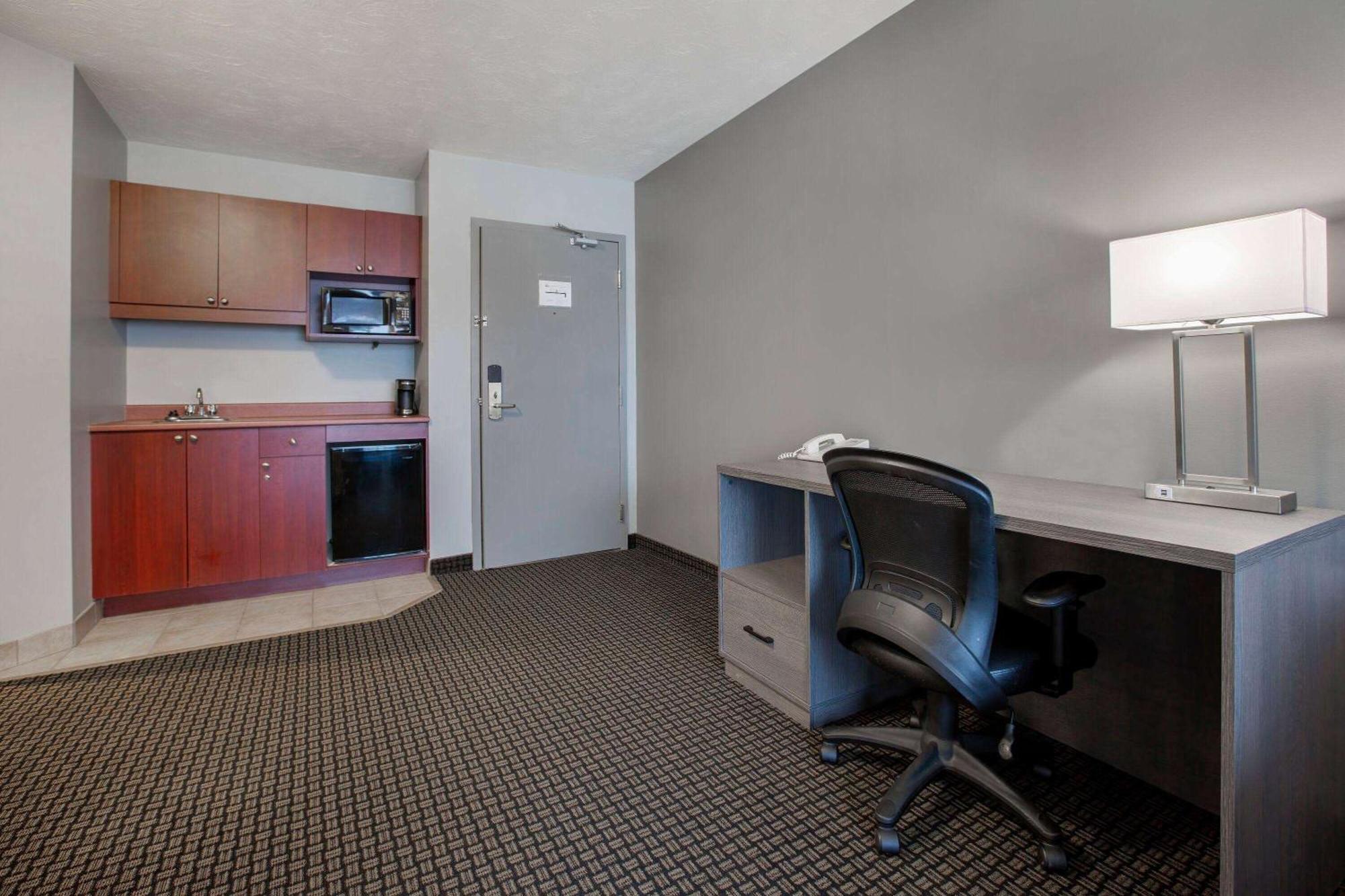 Days Inn & Suites By Wyndham Moncton Eksteriør billede