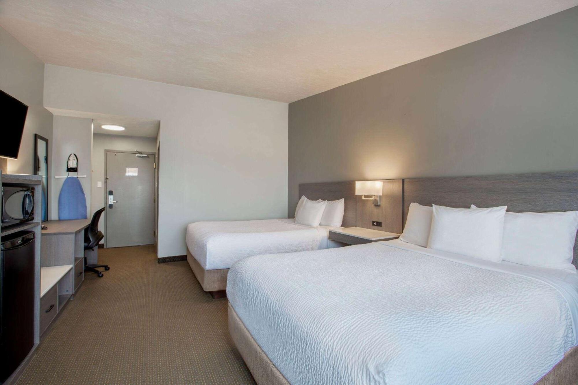 Days Inn & Suites By Wyndham Moncton Eksteriør billede
